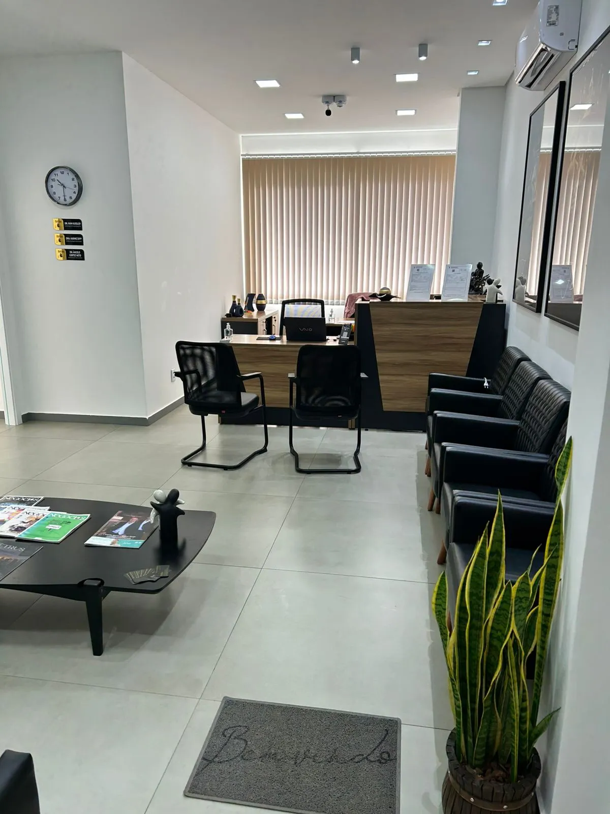 Sala de recepção do consultório de cardiologista